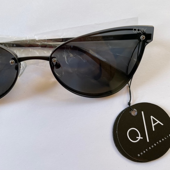 ✨NWT✨ QUAY Lady Luck Oversized Cat Eye Sunglasses in Black Smoke main image 8